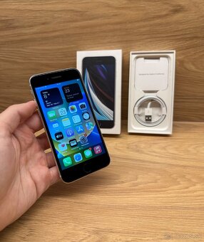 Apple iPhone SE 2020 128GB White - 4