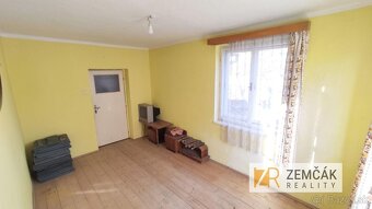 Priestranný rodinný dom so širokým potenciálom v srdci Vrbov - 4