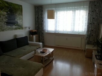 1I BYT S BALKÓNOM, BA-PETRŽALKA----520 Eur s en. - 4