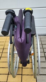 invalidny vozík 46cm pridavne brzdy pre asistenta odľahčeny - 4