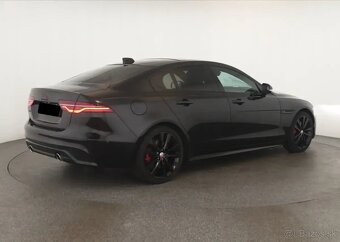 Jaguar XE - 4