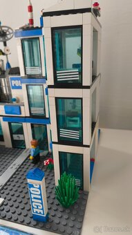 Lego City 7498 Policajná stanica - 4