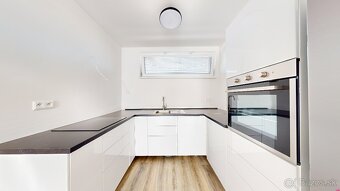 Slnečný 2i elegantný byt s parkovacím státím - 4