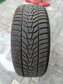 Predám pneumatiky Hankook winter icept evo3 235 55 r18 - 4