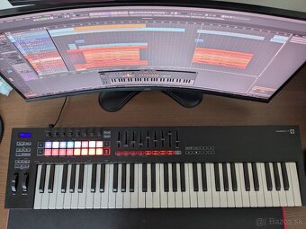 Predám MIDI keyboard Novation Launchkey 61 MK3 - 4