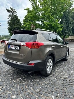 Toyota RAV4 2.2 l D-CAT Premium - 4