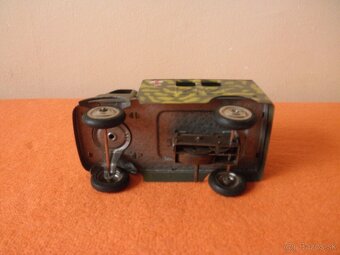 stará hračka - plechová vojenská sanita Tatra 805 Omnia 1969 - 4