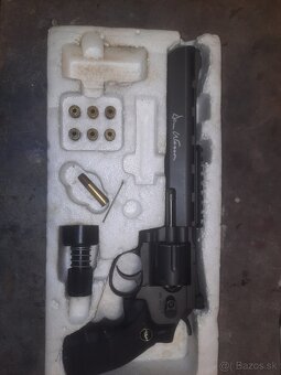 Revolver Dan Wesson 8" ASG - 4