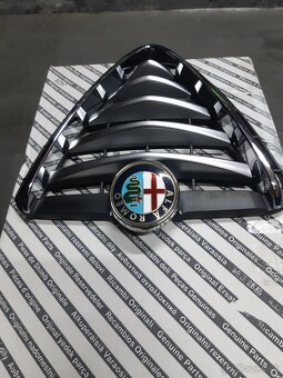 Predám prednú masku na alfa romeo giulietta. - 4