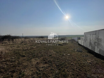 Na predaj orná pôda 3706 m2 - 4