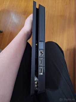 Predám PS4 Slim 512GB + 2 ovládače + 5 hier + stojan - 4