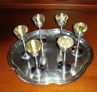 poháre na stopke s táckou - 4