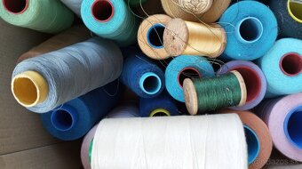 Staré spulky na šitie. - 4