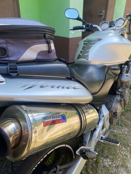 Honda Hornet - 4