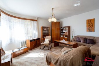 Na predaj priestranný rodinný dom v obci Lok s veľkým pozemk - 4