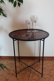 Malý stolík zo živice, ručná výroba - 4