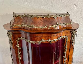 Starožitná presklená vitrína z obdobia klasicizmu - 4