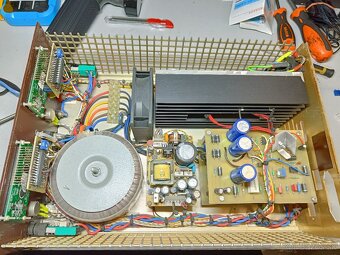 Laboratórny zdroj 2x 0-30V, 4A - 4