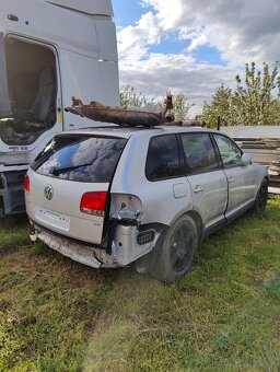 Rozpredám VW Touareg 7L 3.2 VR6 na diely - 4