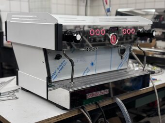 Kávovar La Marzocco Linea PB 2AV - 1 měsíc v provozu - 4
