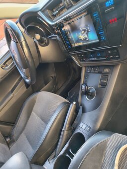 Toyota Auris hybrid combi - 4