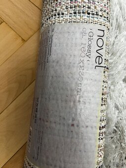 Novel,vysoký ,hustý vlas, biely so strieborný - 4