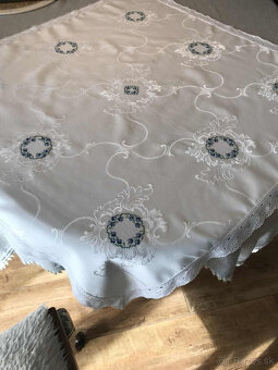 zaclonka a vyšivaný obrus - 4