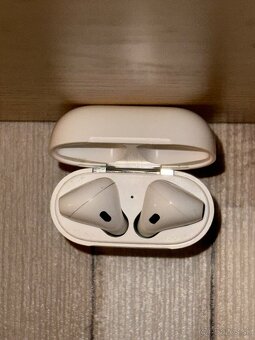 Apple AirPods (2019) - 4