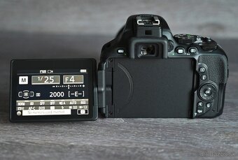 Nikon D5600 s objektívmi - 4