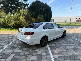 Volkswagen Jetta 1.6 TDI (2011) 🚗✨ - 4