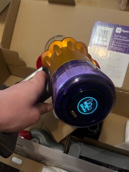 Tyčový vysávač Dyson V12 Detect Slim Absolute. - 4
