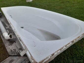 Predám rohovú vaňu - 4