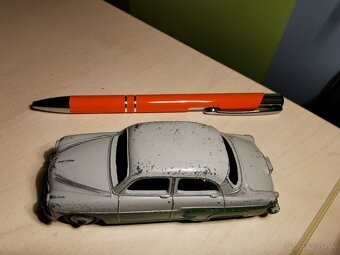 Dinky toys Vauxhall Cresta - 4