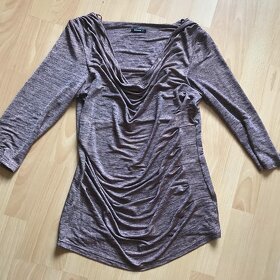 Leskly top s vodovym vystrihom ROMAN - 4