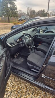 Predám Peugeot 207 r.v 2009 1.6 hdi - 4