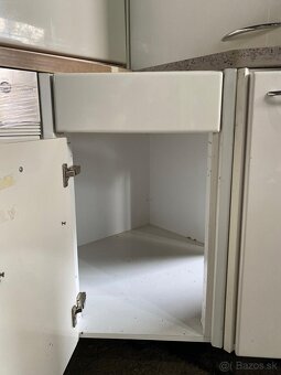 Moderná kuchynská linka so spotrebičmi - 4