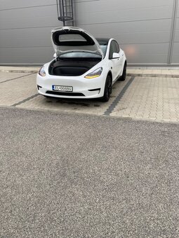 Tesla Model Y Standard Range - 4