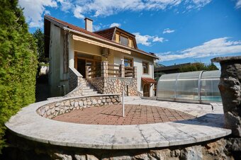 NA PREDAJ -MESTSKÁ 2- GENERAČNÁ VILA -TOPASOVÁ UL. - 4