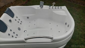 Predám vírivú vaňu WELLIS dublo hydro - 4