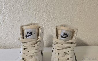 Nike Wmns Blazer Mid '77
- 4