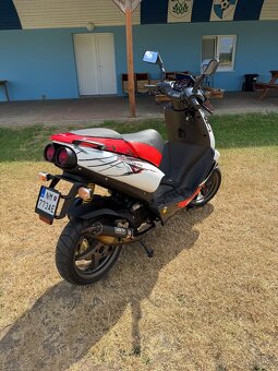 Aprilia SR STREET 50 - 4