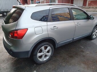 Nissan Qashqai +2 - 4