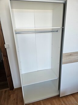 Skriňa + stolík - 4