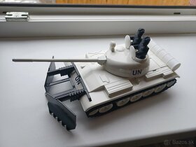 Tank UN ites -- odminovač . - 4
