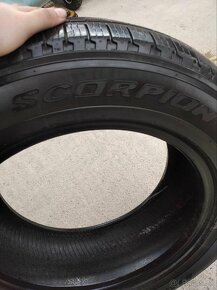 Predám 2ks letné pneu.235/60R18 pirelli scorpion dezen 5,0mm - 4