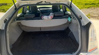 Toyota Prius - 4
