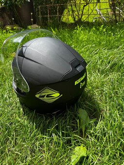 Motorkarska prilba - 4