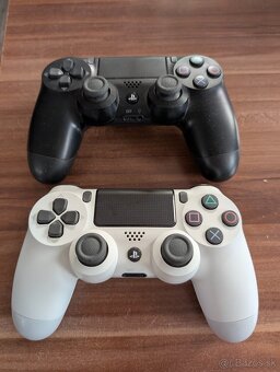 PS4 Pro 1TB + Volant, pedále a stojan - 4
