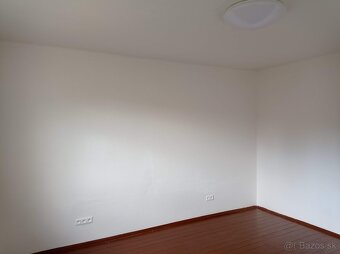 Prenájom menší 3-izbový byt v Brezne - 4
