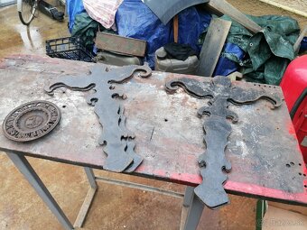 Staré Zámky, kľúče, čelo pece, vešiaky, okno - 4